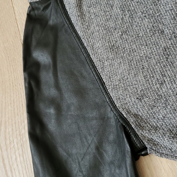 Aritzia Wilfred Free Crewneck Black Gray Sweater Faux Leather Raglan Sleeves - Picture 9 of 9